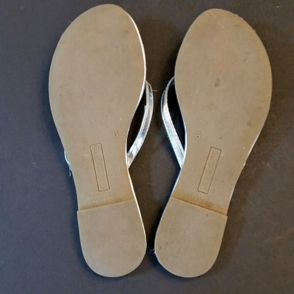 AMERICAN EAGLE Silver Flip Flops Sandals size 8 - Picture 5 of 5
